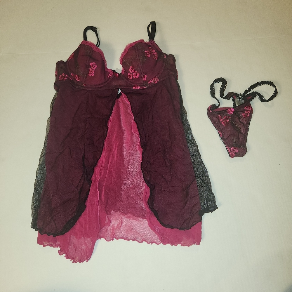 VTG Y2K Black Hot Pink Floral Embroidered Mesh Lace Bra Flyaway Top Thong Set